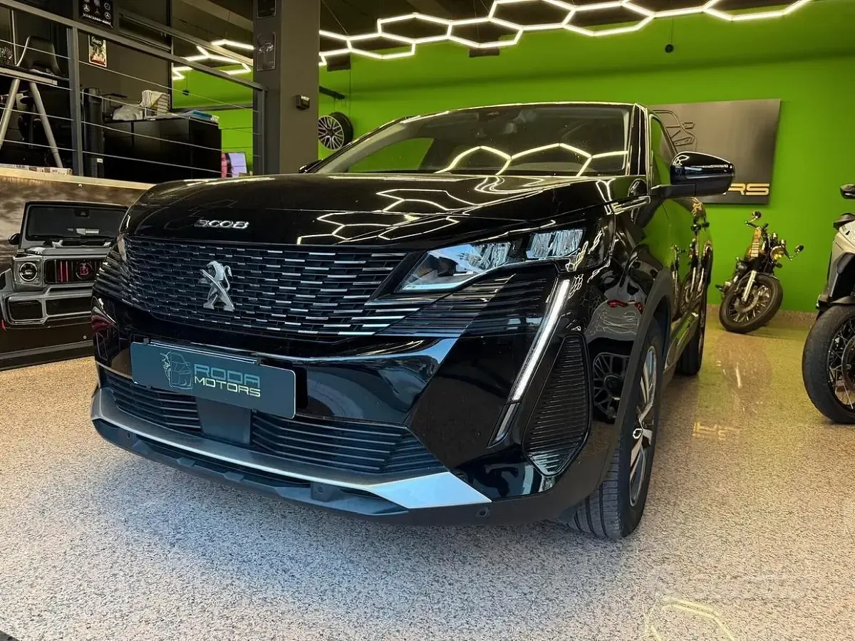 Usata Peugeot 3008 Allure 131 CV (96 kW) 2022 Nero SUV