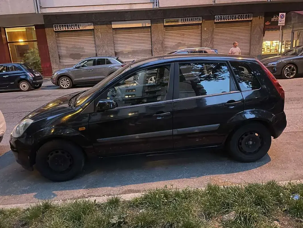 Usado Ford Fiesta Ghia 75 HP (55 kW) 2006 Citadino