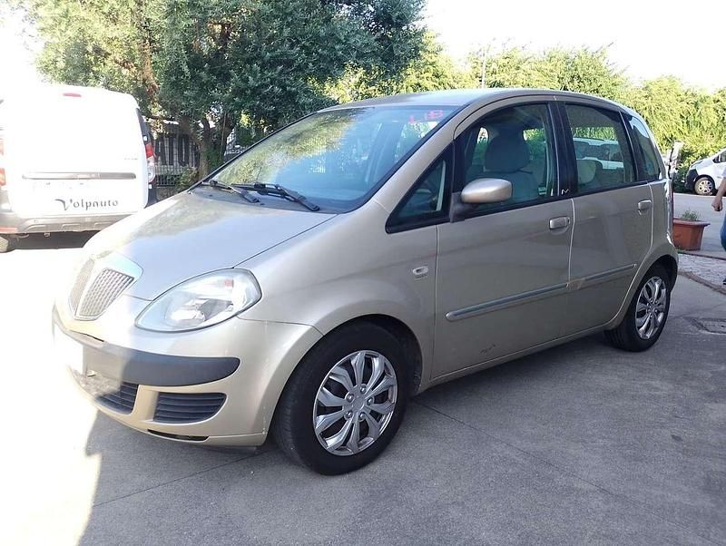 Oro Usata 2007 Lancia Musa Monovolume | 2800 € (Buon prezzo) - Immagine 1/4