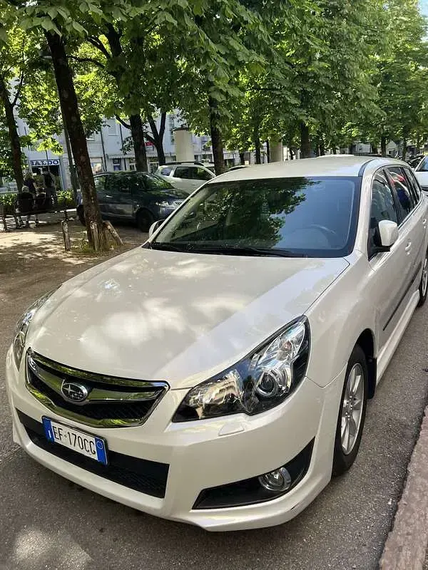 Usado Subaru Legacy 150 CV (110 kW) 2010 Blanco Familiar