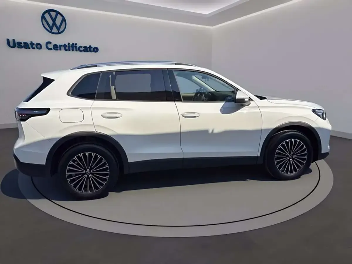 Nuova VW Tiguan Edition 150 CV (110 kW) 2026 Bianco puro SUV
