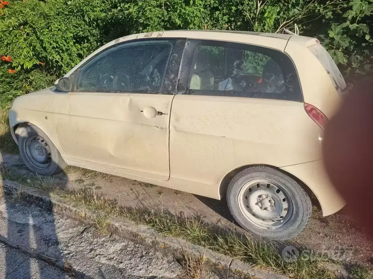 Usata Lancia Ypsilon 60 CV (44 kW) 2003 Utilitaria