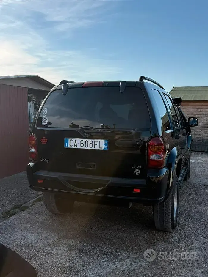 Usata Jeep Cherokee 211 CV (155 kW) 2002 Nero SUV