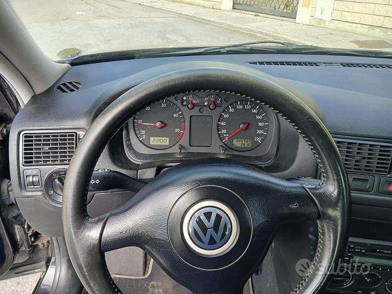 Usata VW Golf IV 110 CV (80 kW) 2000 Blu Berlina
