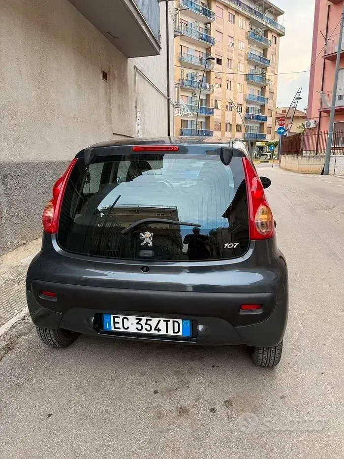Usata Peugeot 107 68 CV (50 kW) 2010 Nero Utilitaria