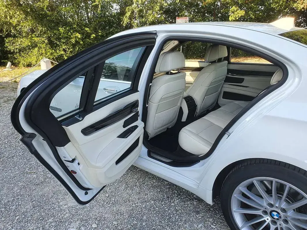 Usata BMW 750 Comfort Edition 449 CV (330 kW) 2012 Bianco Berlina