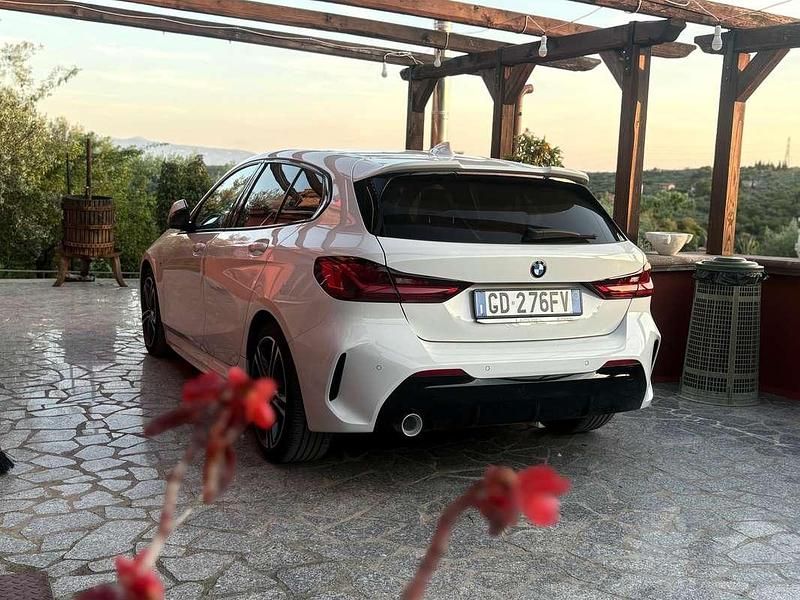 Usata BMW 116 M Sport 116 CV (85 kW) 2020 Bianco Utilitaria
