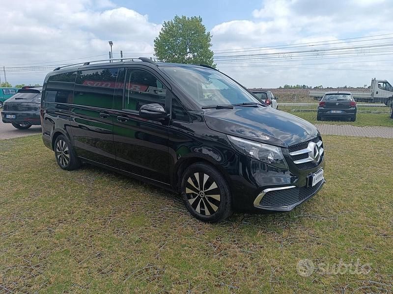 Usata Mercedes V250 Premium 190 CV (139 kW) 2023 Nero Monovolume