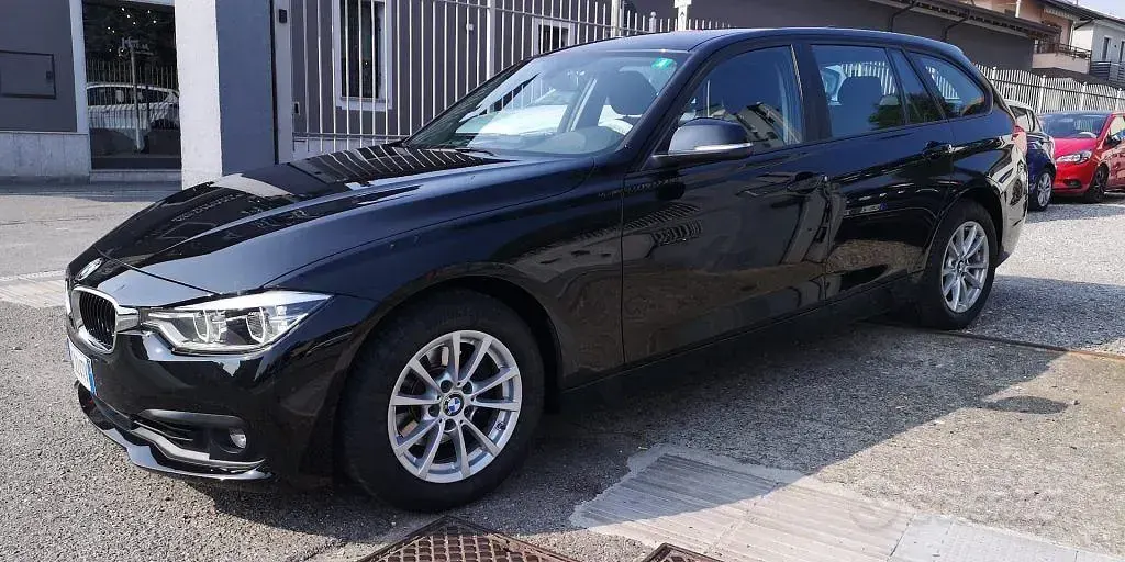Begagnad BMW 318 136 HK (100 kW) 2019 Svart Kombi