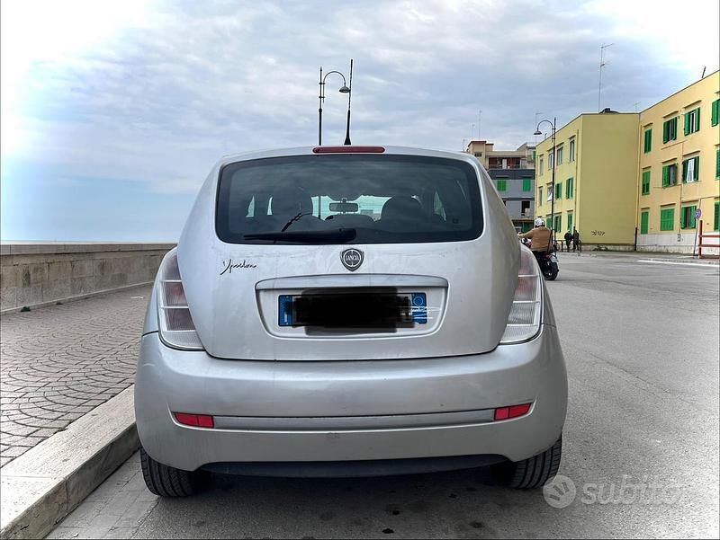 Usata Lancia Ypsilon 77 CV (56 kW) 2010 Grigio Utilitaria
