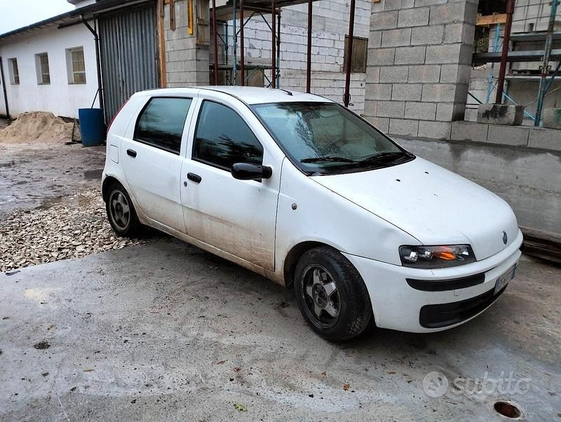 Usata Fiat Punto 90 CV (66 kW) 2003 Utilitaria