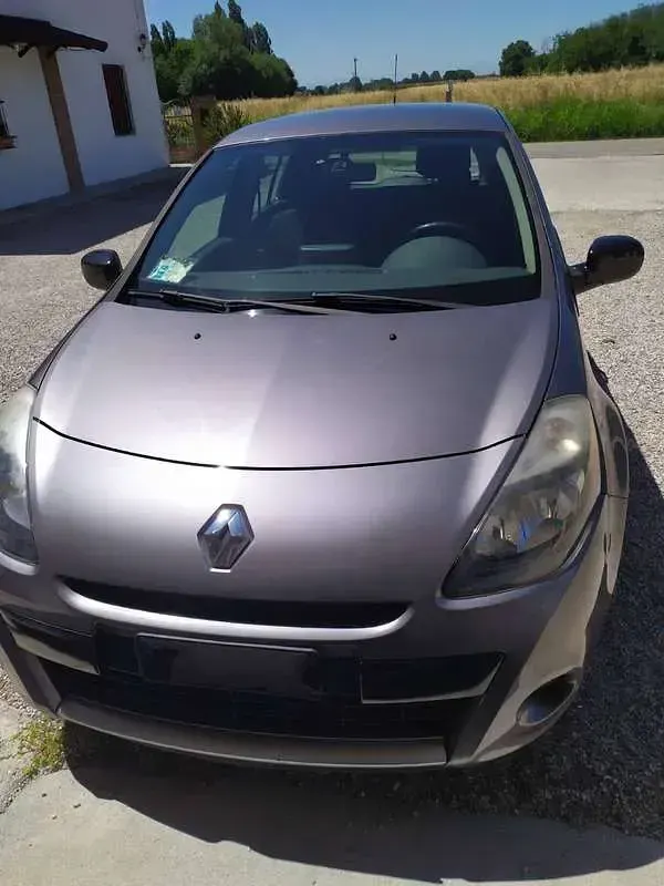 Usata Renault Clio III 75 CV (55 kW) 2011 Grigio Berlina