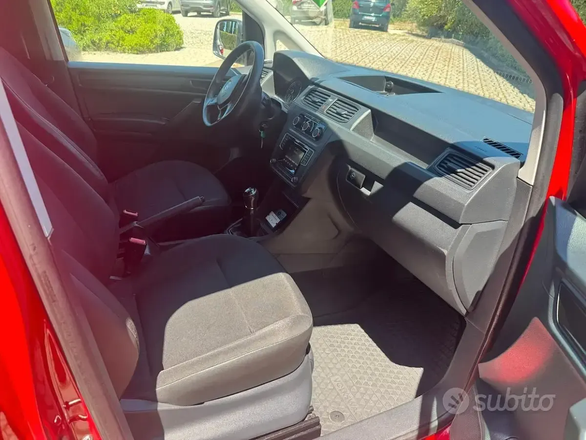 Usata VW Caddy S 122 CV (89 kW) 2016 Rosso Monovolume