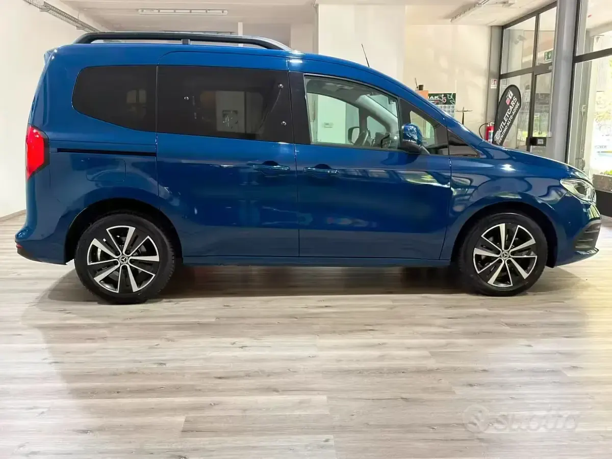 Usata Mercedes T180 116 CV (85 kW) 2022 Bluazzurro Monovolume