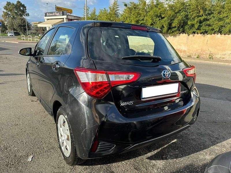 Usata Toyota Yaris Hybrid Active 73 CV (53 kW) 2019 Nero Berlina