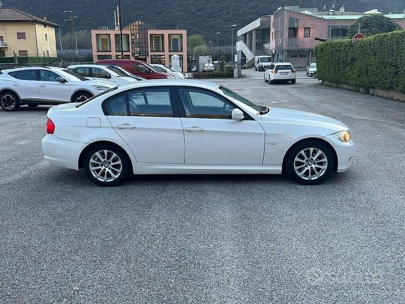 Usata BMW 318 143 CV (105 kW) 2009 Bianco Berlina