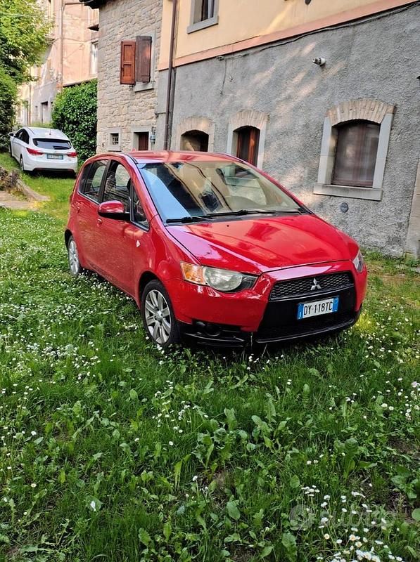 Usata Mitsubishi Colt Invite 75 CV (55 kW) 2009 Rosso Utilitaria