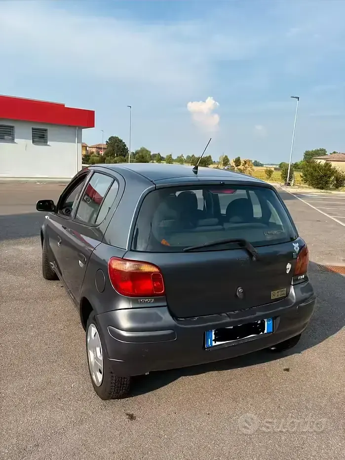 Usata Toyota Yaris Sol 65 CV (47 kW) 2004 Grigio Utilitaria