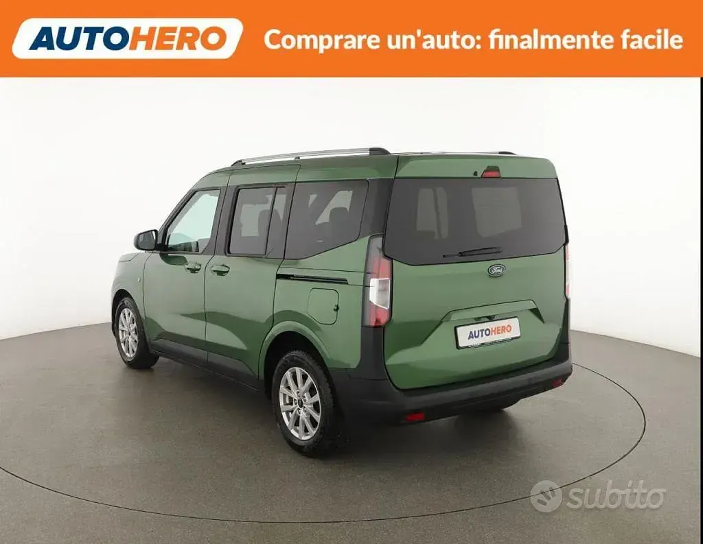 Begagnad Ford Tourneo Courier Titanium 125 HK (91 kW) 2024 Grön Minibuss