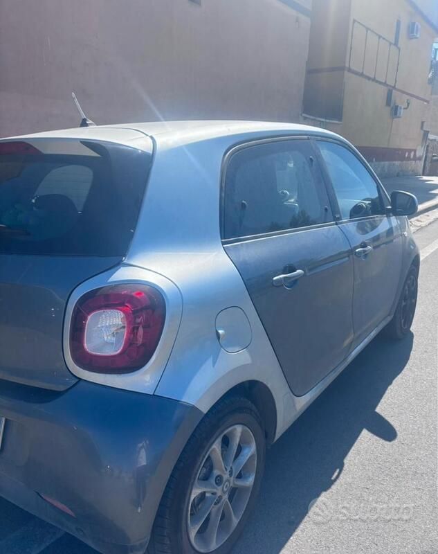 Usata Smart ForFour 61 CV (44 kW) 2015 Grigio Utilitaria