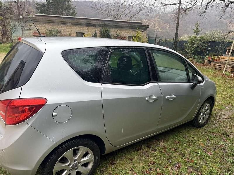 Usata Opel Meriva Cosmo 95 CV (69 kW) 2013 Argento Monovolume
