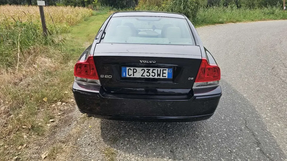 Usata Volvo S60 163 CV (119 kW) 2004 Nero Berlina