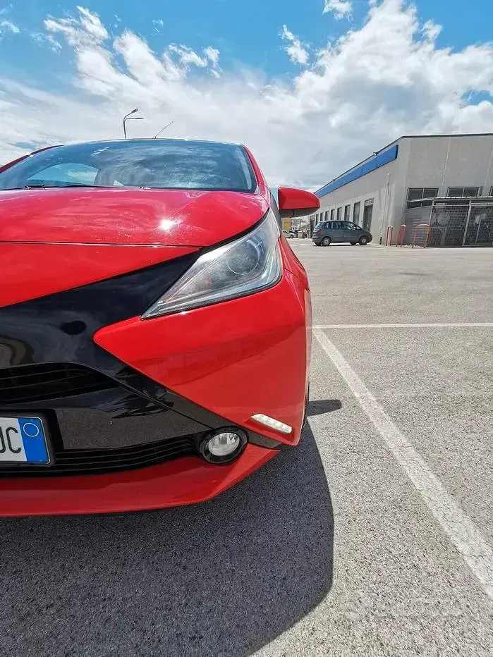 Usata Toyota Aygo Cool 69 CV (50 kW) 2014 Rosso Utilitaria