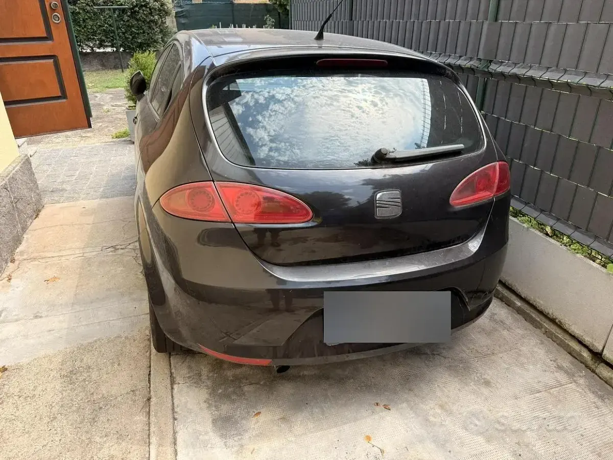 Usata Seat Leon 105 CV (77 kW) 2007 Nero Utilitaria