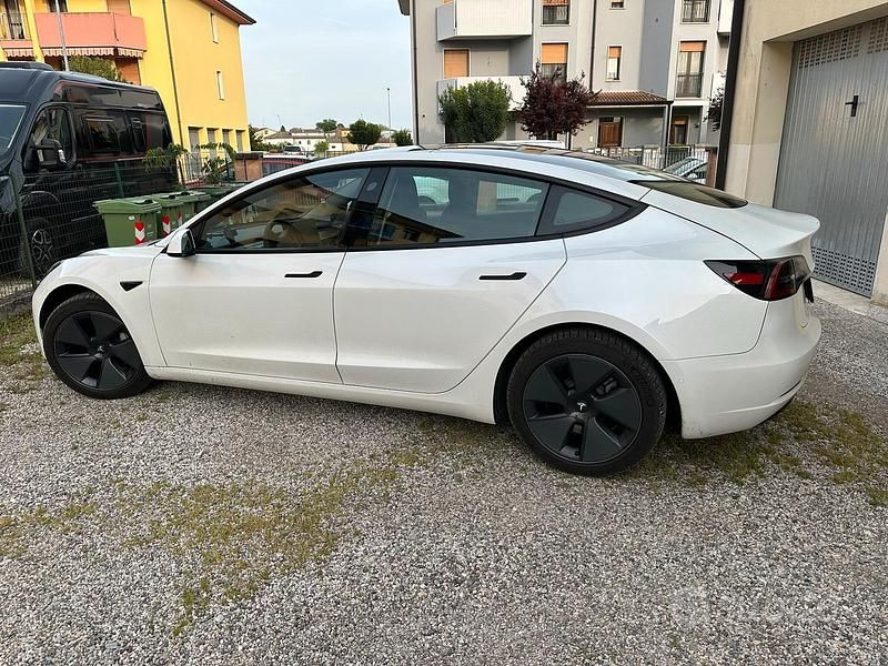 Usata Tesla Model 3 366 kW (498 CV) 2021 Bianco Berlina