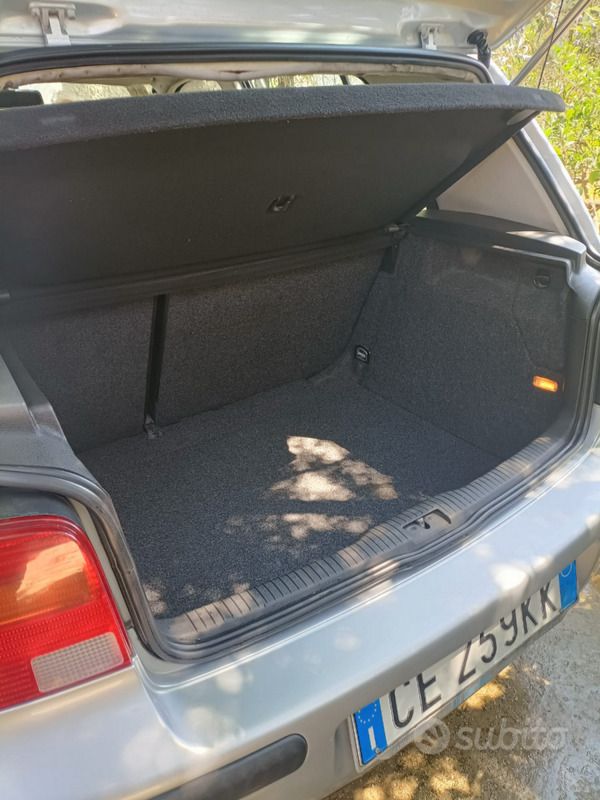 Usata VW Golf IV 101 CV (74 kW) 2001 Grigio Berlina