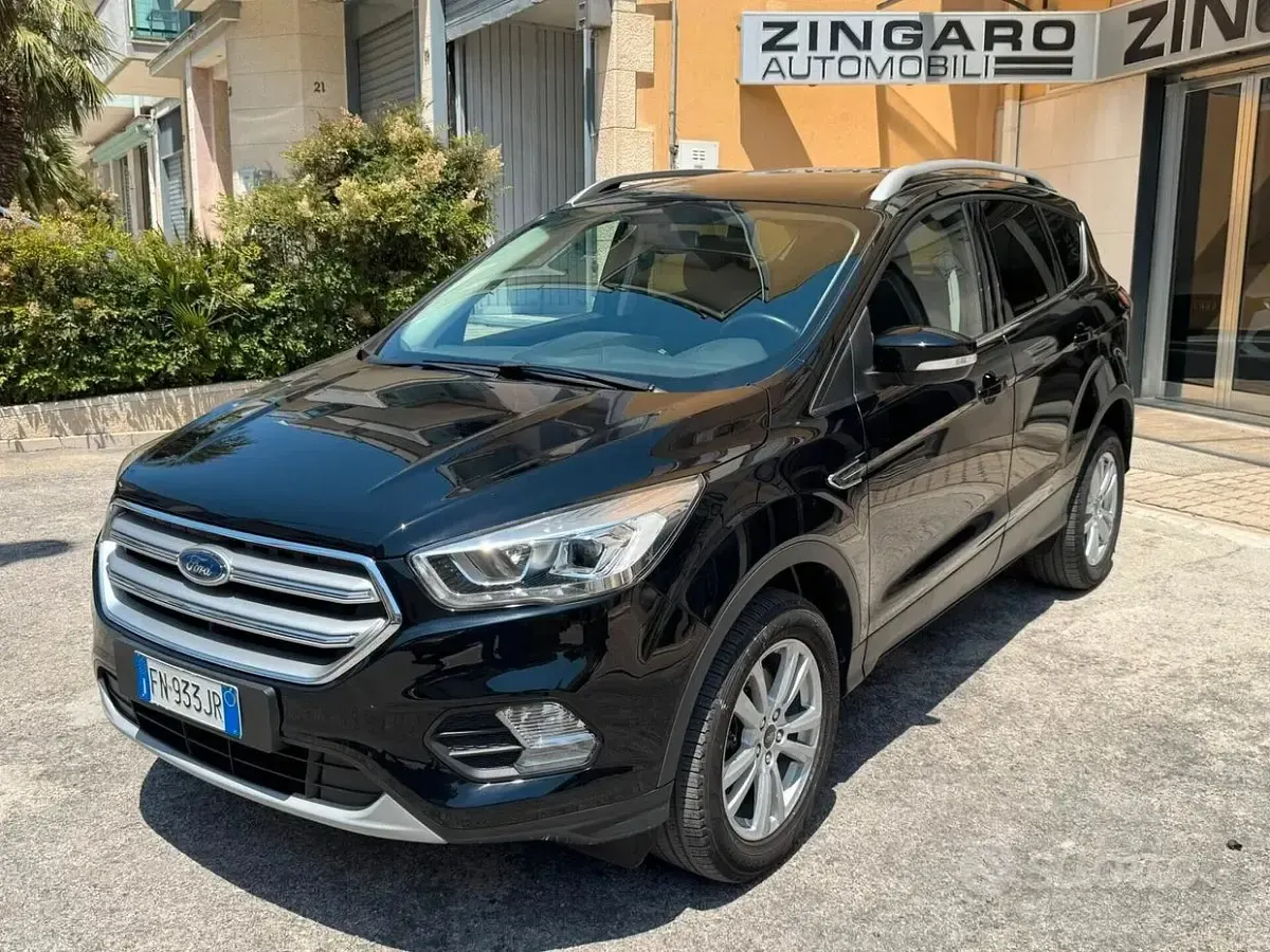 Usata Ford Kuga Titanium 120 CV (88 kW) 2018 Nero SUV