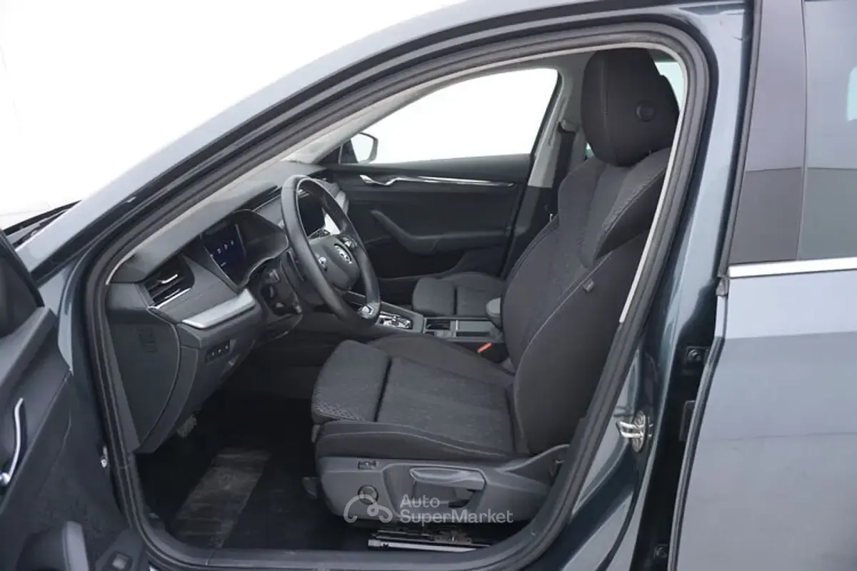 Usata Skoda Octavia 150 CV (110 kW) 2021 Gray Station wagon