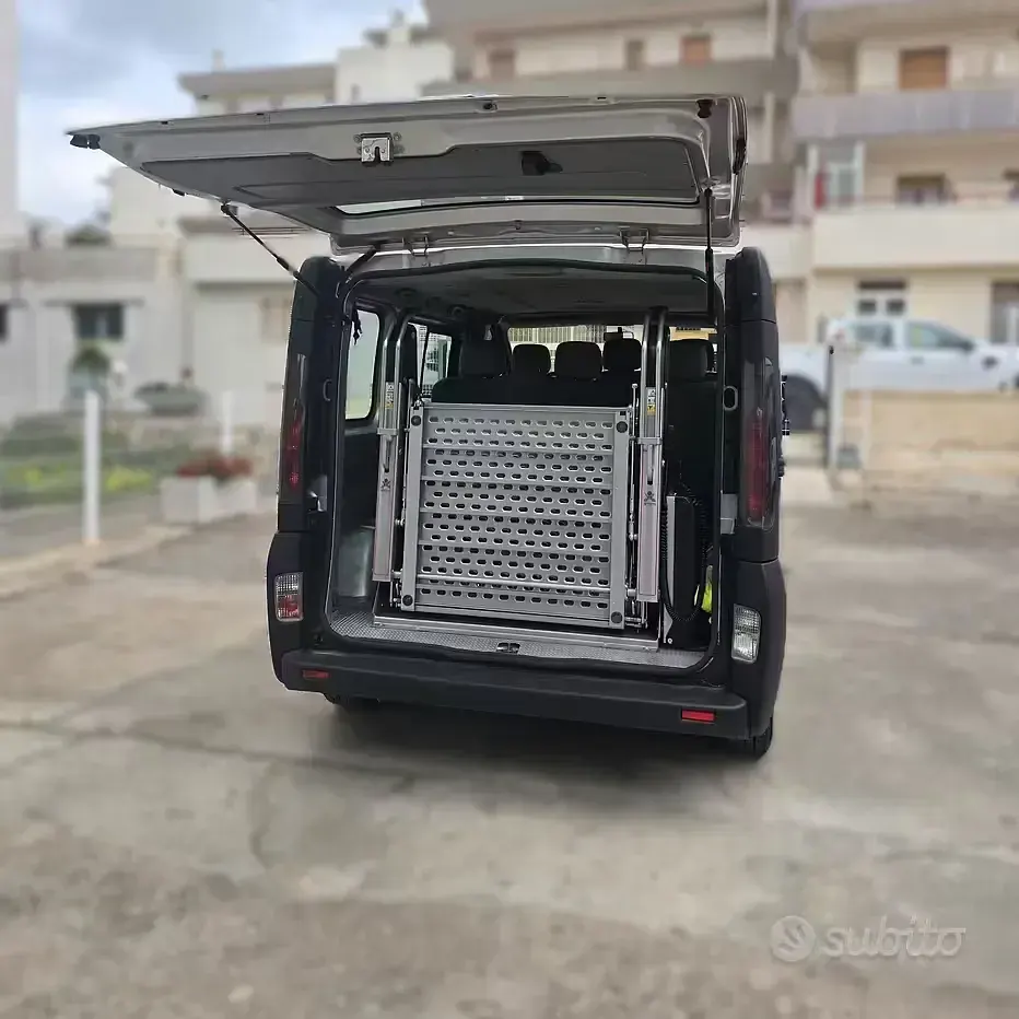 Usata Nissan Primastar 100 CV (73 kW) 2006 Grigio Monovolume