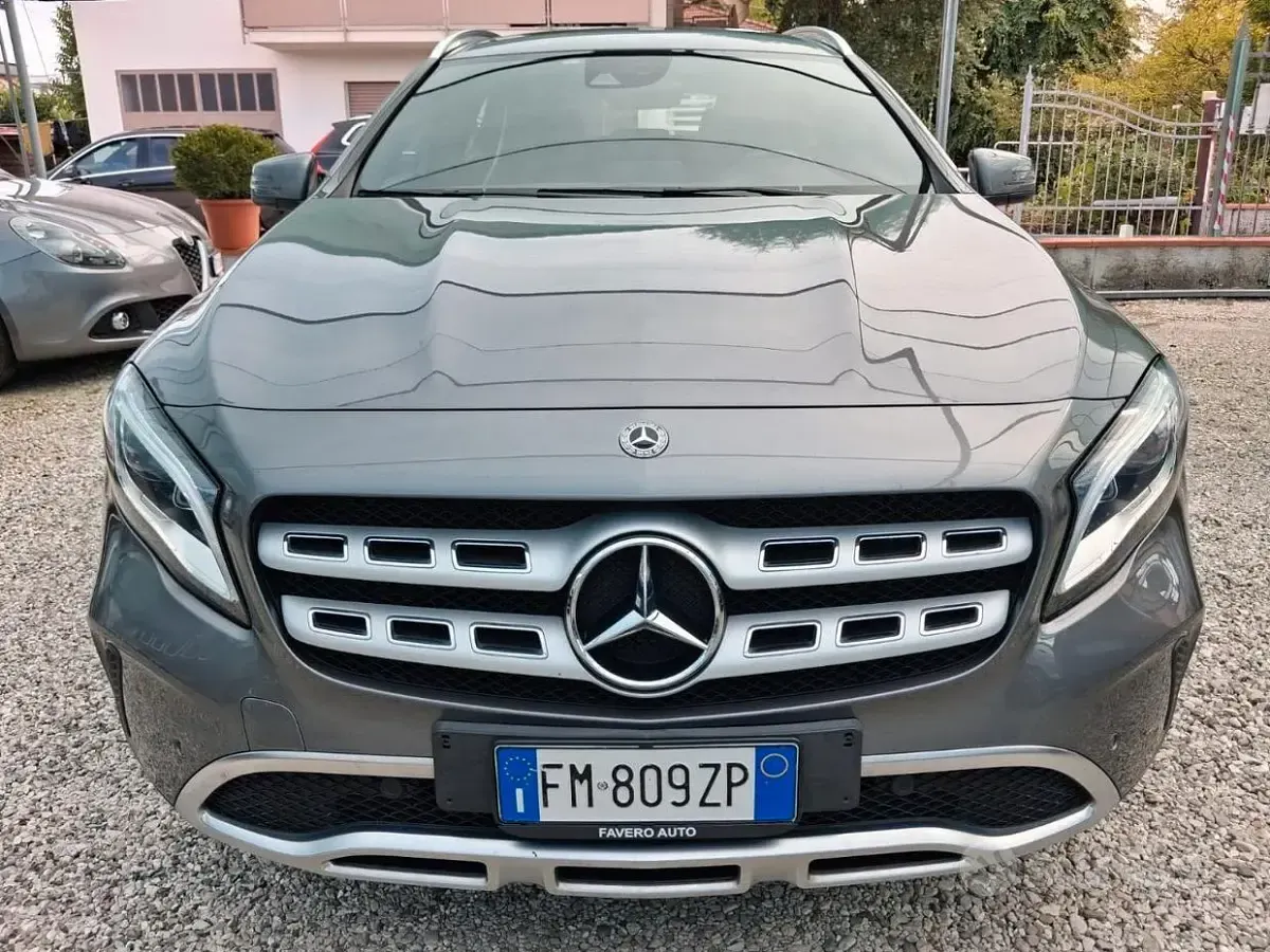 Usata Mercedes GLA200 136 CV (100 kW) 2018 Grigio SUV