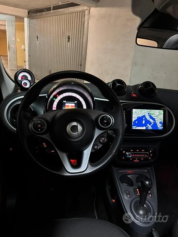 Usata Smart ForFour Prime 71 CV (52 kW) 2017 Rosso Utilitaria