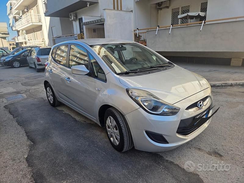 Usata Hyundai ix20 Comfort 90 CV (66 kW) 2011 Argento Utilitaria