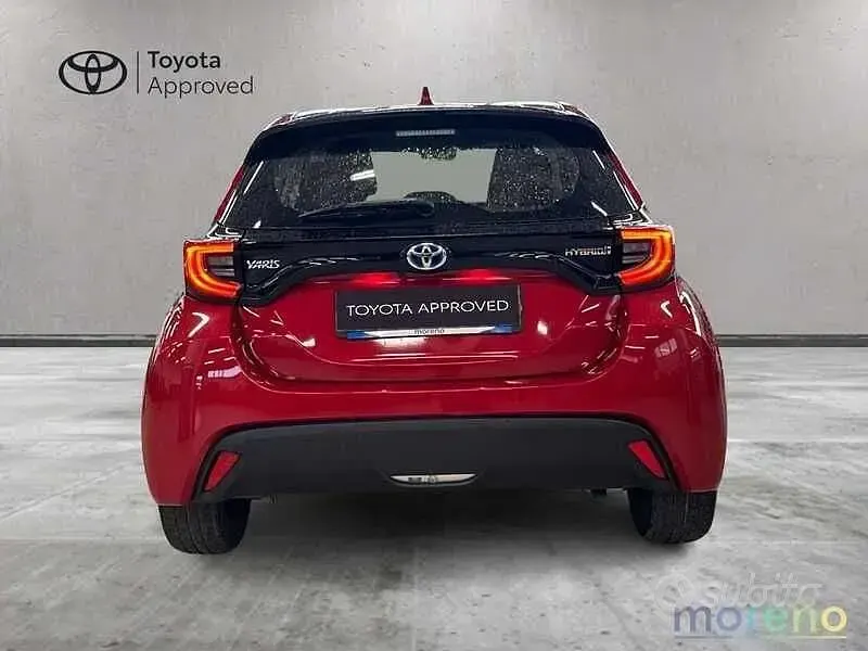 Usata Toyota Yaris Trend 116 CV (85 kW) 2023 Rosso Utilitaria