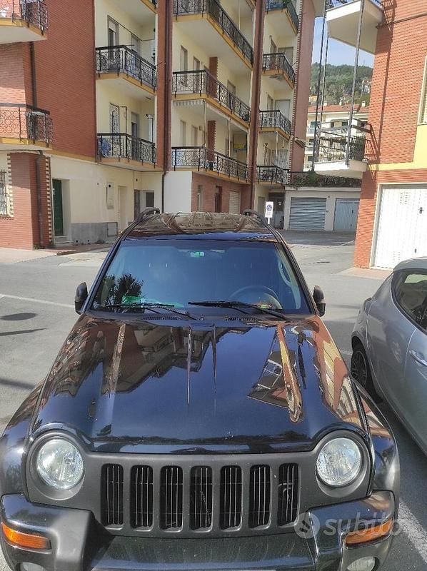 Usata Jeep Cherokee 2003 Nero SUV