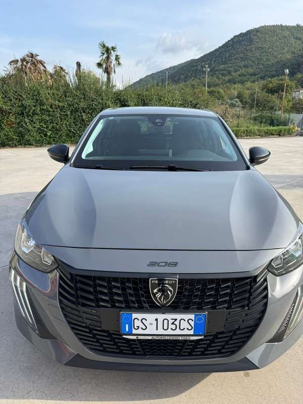 Grigio Usata 2023 Peugeot 208 Active Due volumi | 13.500 € (Buon prezzo) - Immagine 1/4