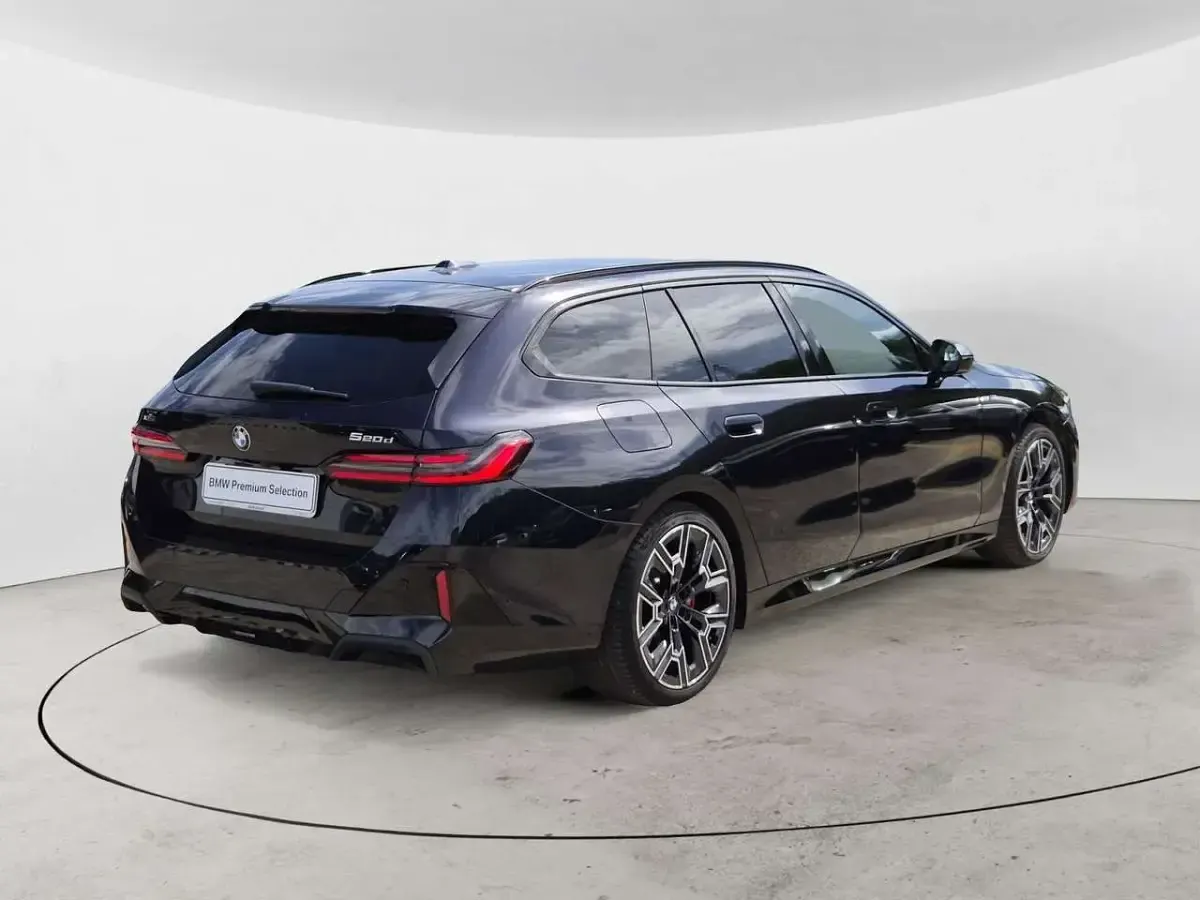 Usata BMW 520 M Sport 197 CV (144 kW) 2024 Blu/azzurro Station wagon