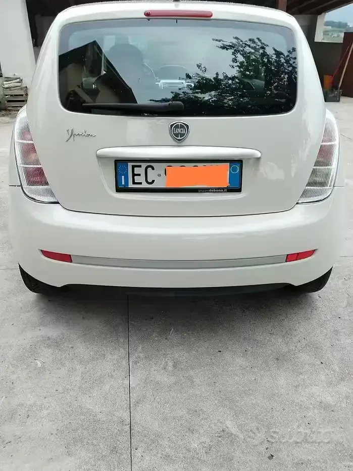 Usata Lancia Ypsilon 60 CV (44 kW) 2010 Bianco Utilitaria