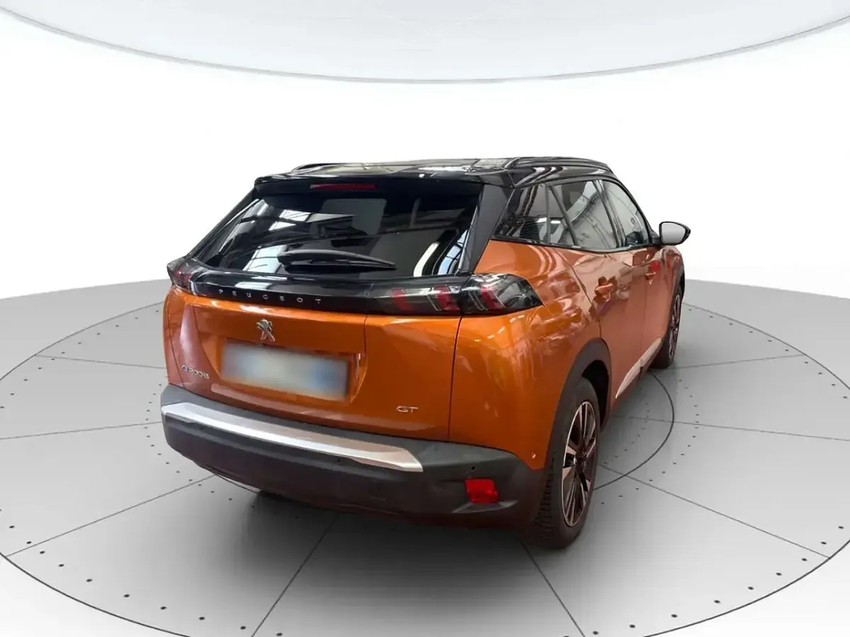Usata Peugeot e-2008 GT 56 kW (77 CV) 2023 Arancio SUV