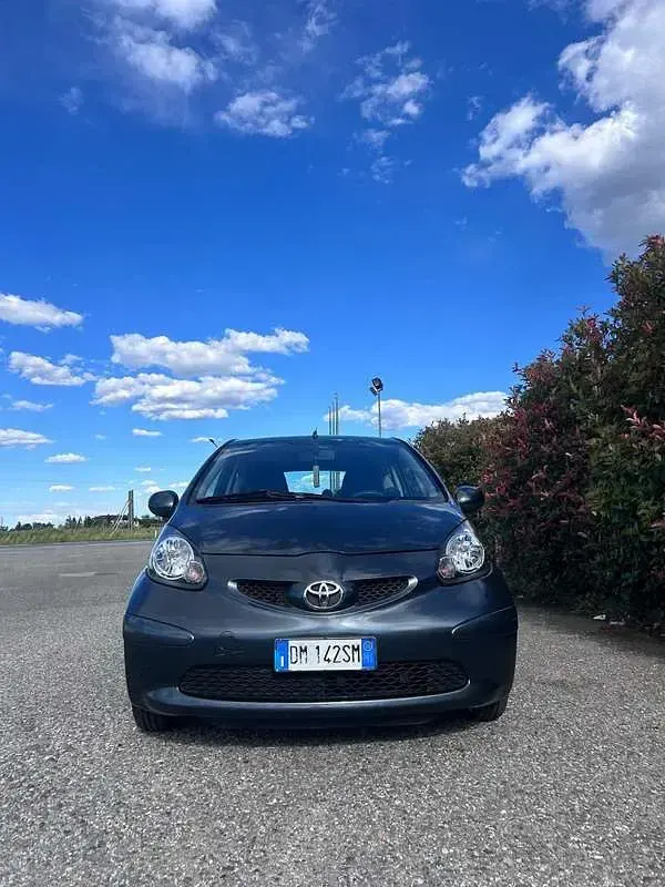 Usata Toyota Aygo 68 CV (50 kW) 2008 Grigio Utilitaria