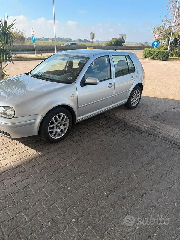 Usata VW Golf IV 101 CV (74 kW) 2004 Grigio Utilitaria