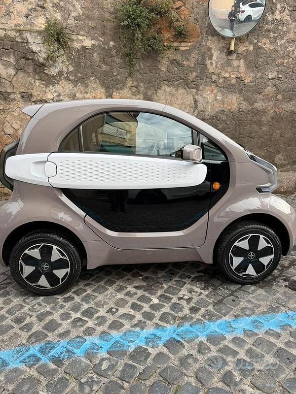 Usata XEV Yoyo 2024 Marrone Utilitaria