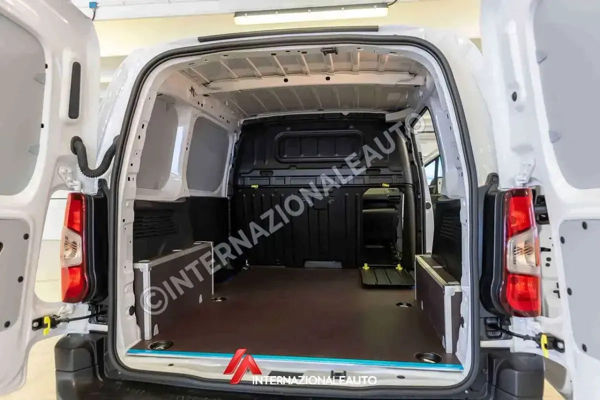 Nuova Opel Combo 101 CV (74 kW) 2025 Bianco Monovolume
