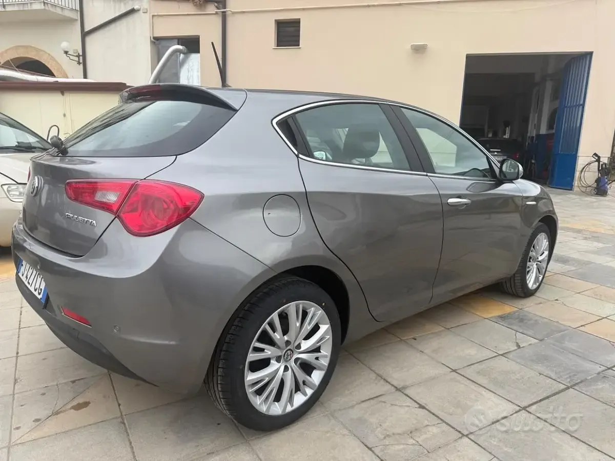 Usata Alfa Romeo Giulietta 120 CV (88 kW) 2017 Grigio Utilitaria
