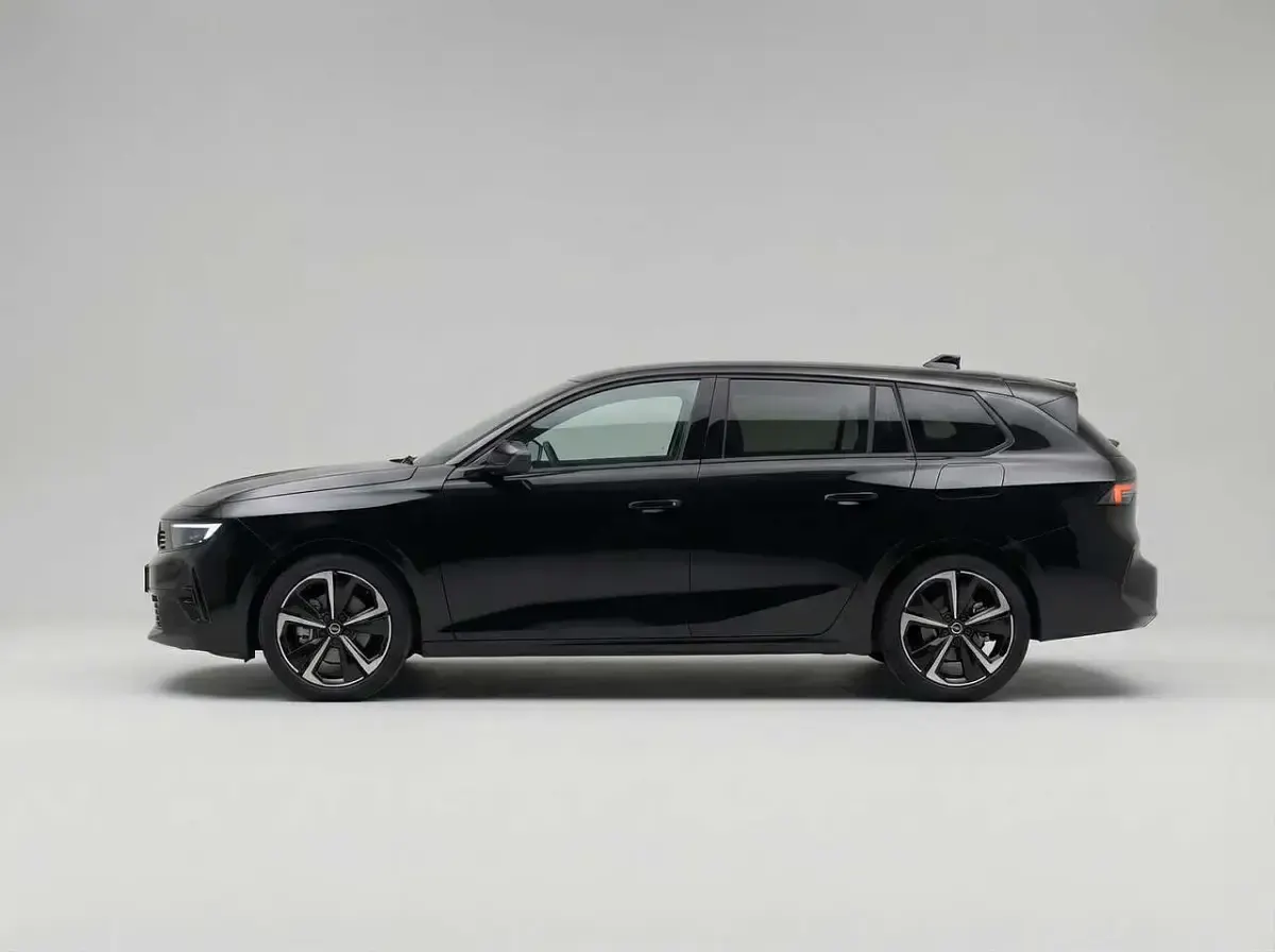 Usata Opel Astra Ultimate 131 CV (96 kW) 2025 Nero Utilitaria
