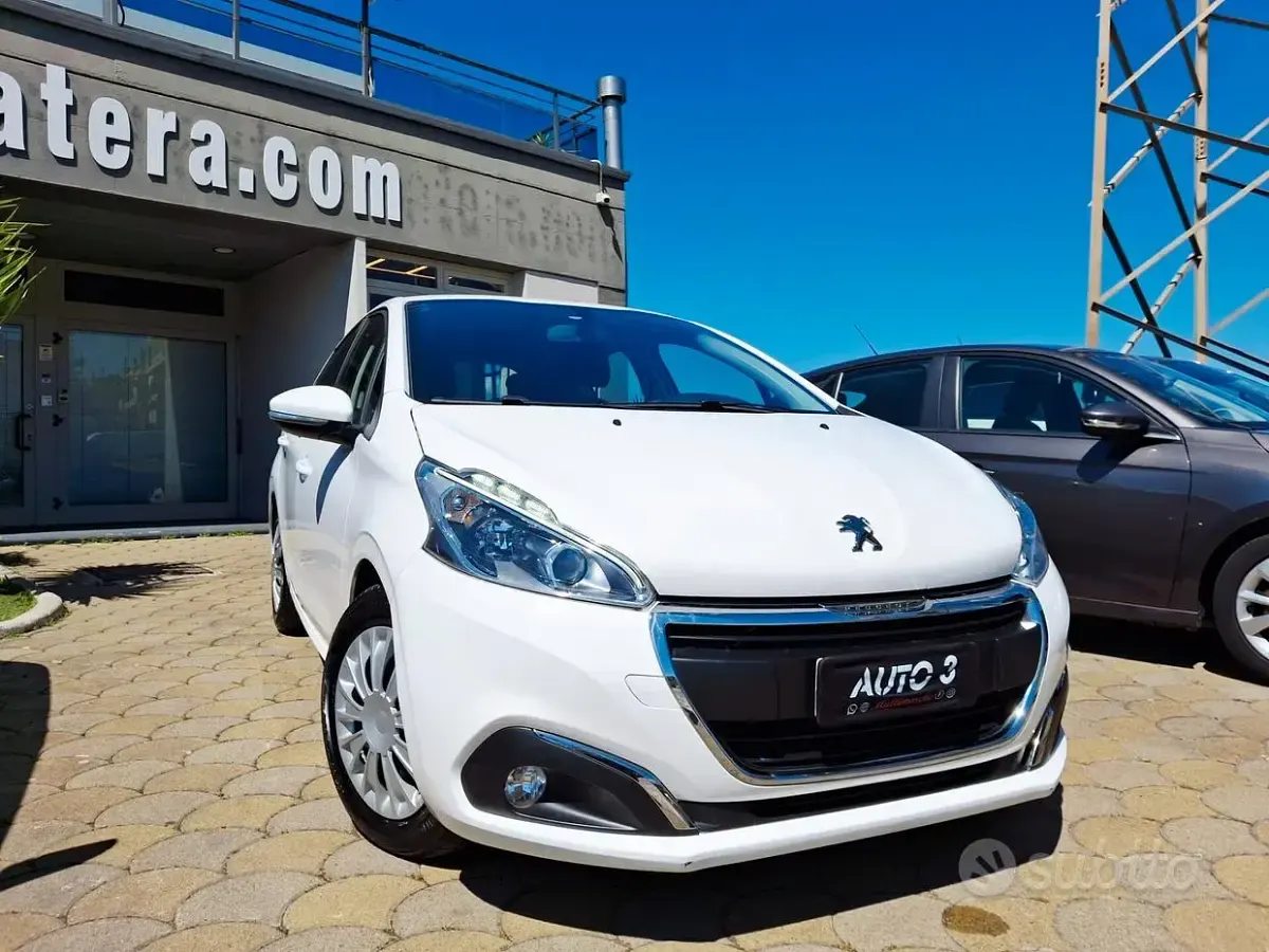 Usata Peugeot 208 Active 75 CV (55 kW) 2019 Bianco Utilitaria