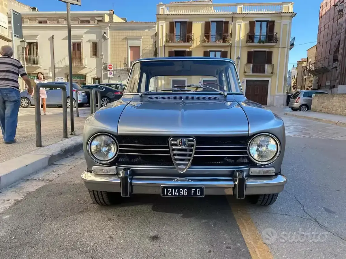 Usata Alfa Romeo Giulia 1300 Super 88 CV (64 kW) 1970 Grigio Berlina